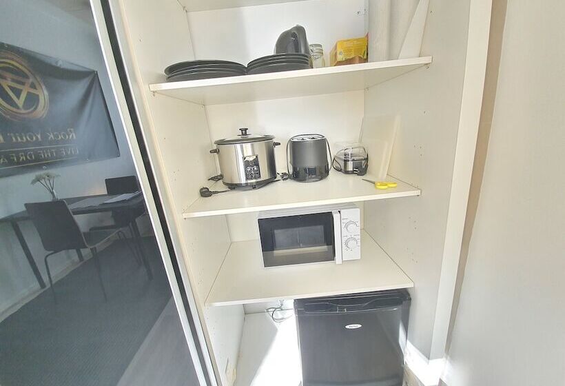 غرفة عائلية, Vanha Postitalo