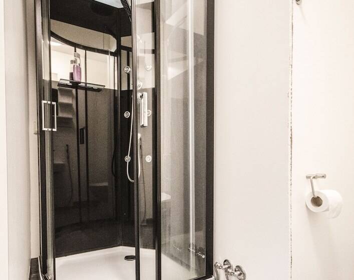 غرفة عائلية, Vanha Postitalo