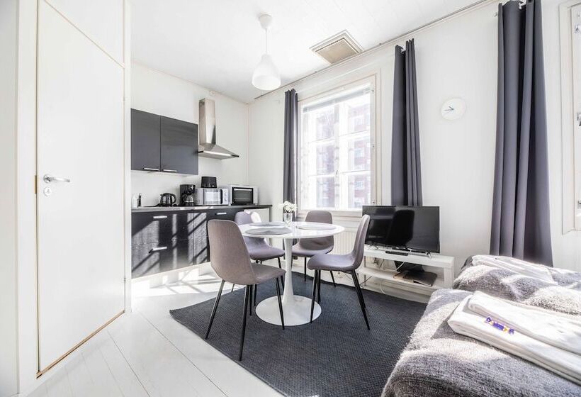 غرفة عائلية, Vanha Postitalo