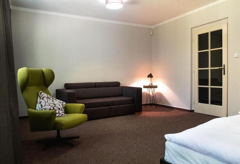 חדר סטנדרט, Kouty