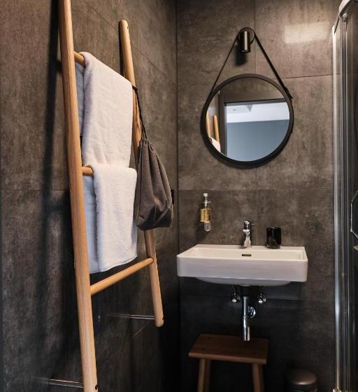 اتاق استاندارد, Vanadziņa Māja