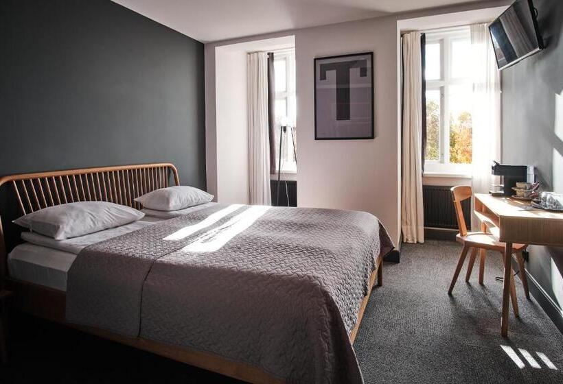 اتاق استاندارد, Vanadziņa Māja