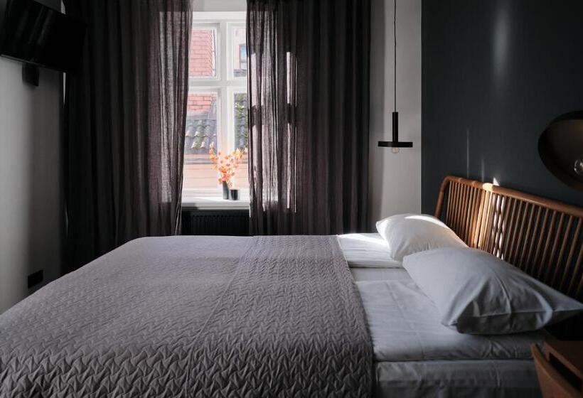 اتاق استاندارد, Vanadziņa Māja