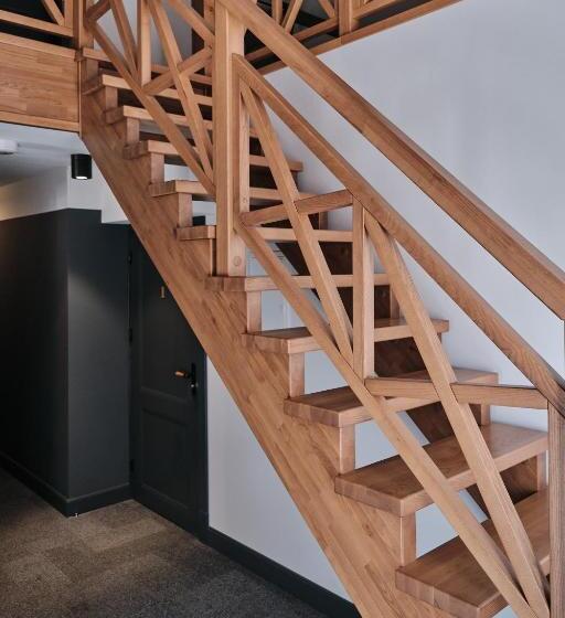 استودیو استاندارد با تخت کینگ, Vanadziņa Māja