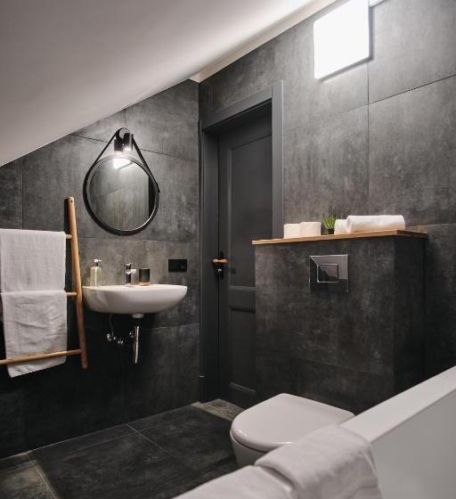 استودیو استاندارد با تخت کینگ, Vanadziņa Māja