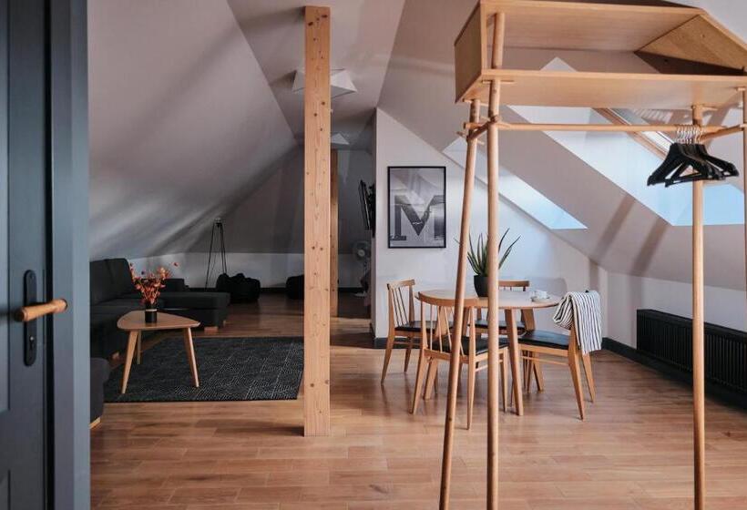 استودیو استاندارد با تخت کینگ, Vanadziņa Māja