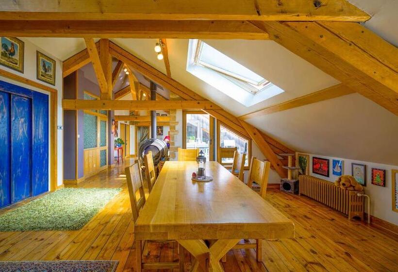 디럭스 스튜디오, Le Mont Besset