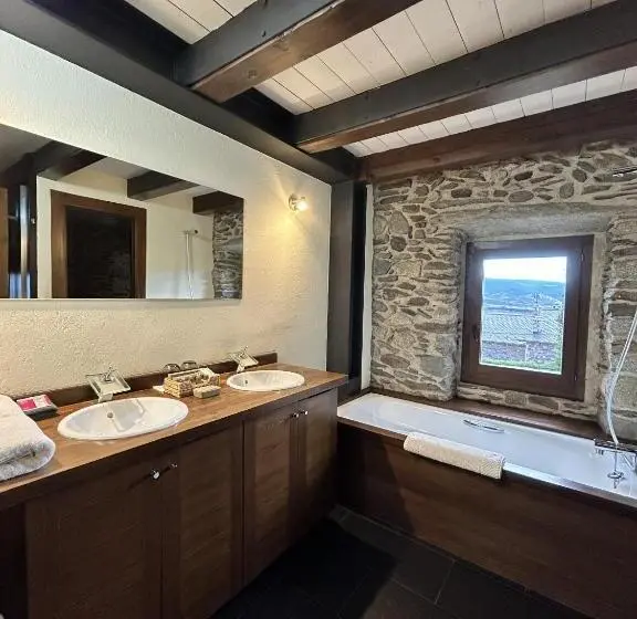 Chambre Supérieure, Mas Farner Adults Only