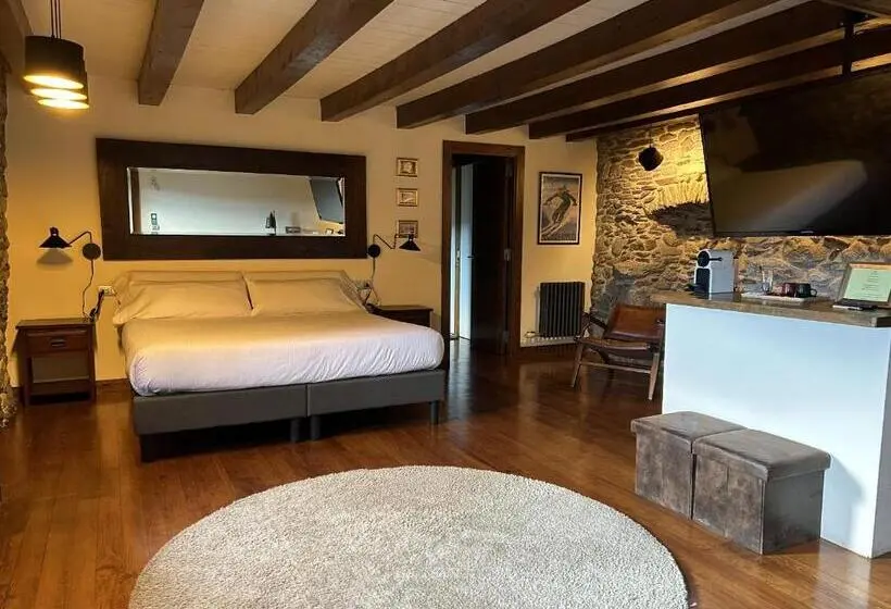 Chambre Supérieure, Mas Farner Adults Only