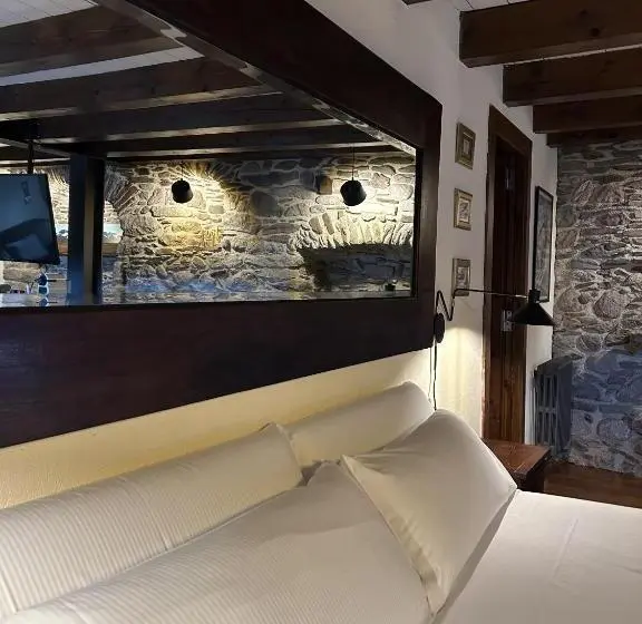 Chambre Supérieure, Mas Farner Adults Only