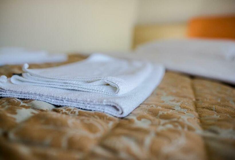 اتاق استاندارد یک نفره, Pervan