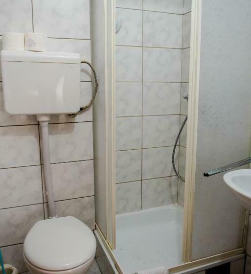 اتاق استاندارد سه نفره, Pervan