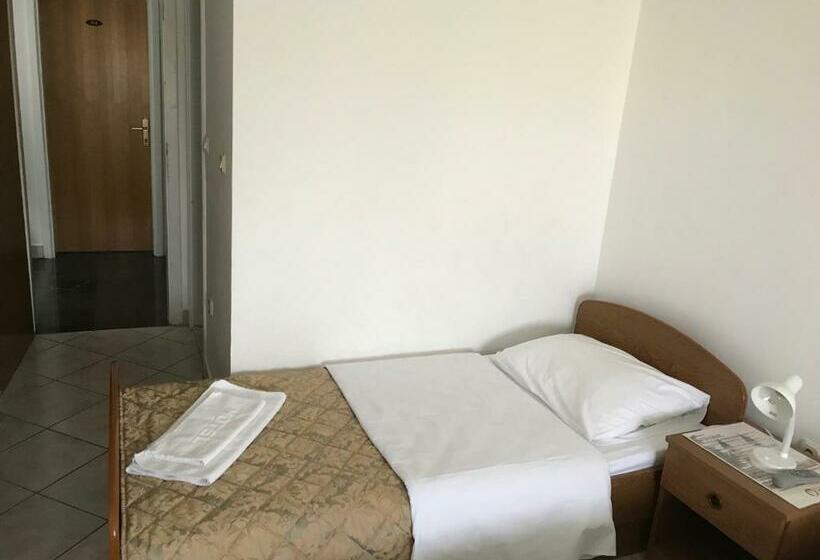 اتاق استاندارد یک نفره, Pervan