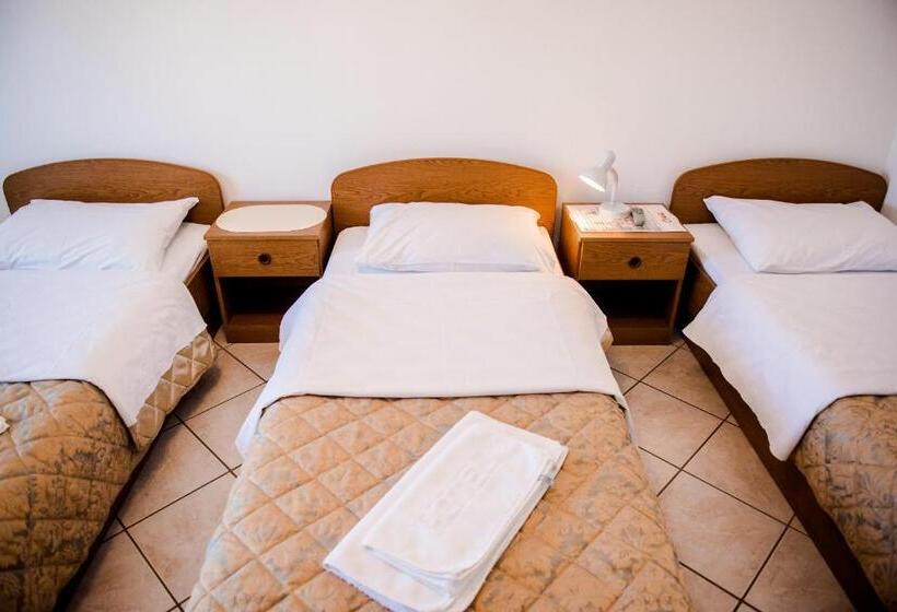 اتاق استاندارد سه نفره, Pervan