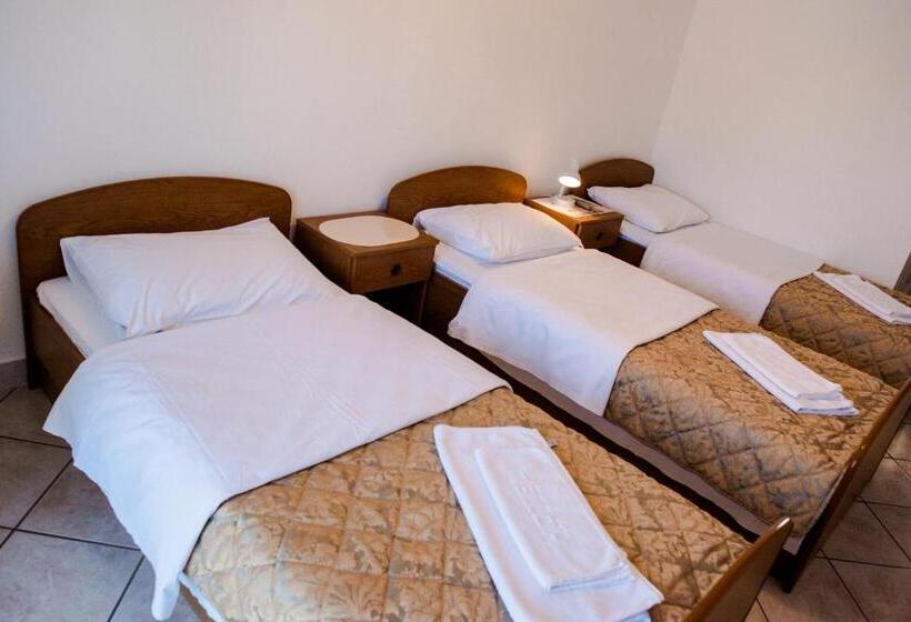 اتاق استاندارد سه نفره, Pervan