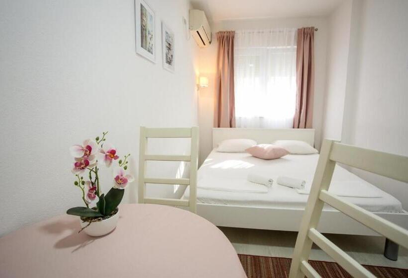 اتاق استاندارد, Guesthouse Aurora