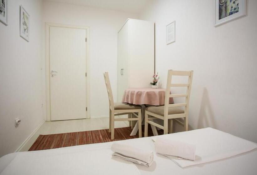 اتاق استاندارد, Guesthouse Aurora