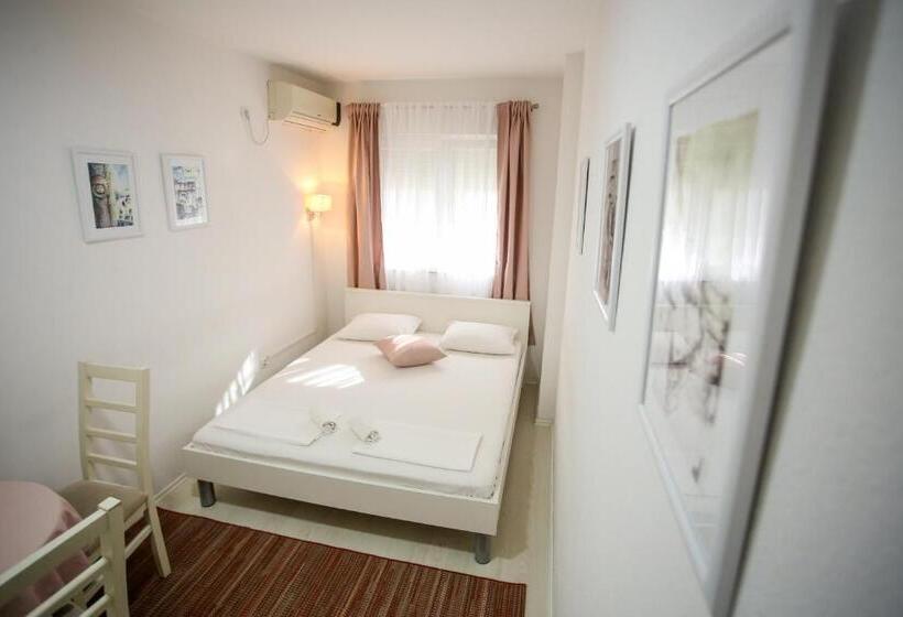 اتاق استاندارد, Guesthouse Aurora