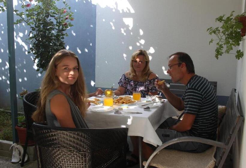 اتاق خانوادگی, Guesthouse Aurora