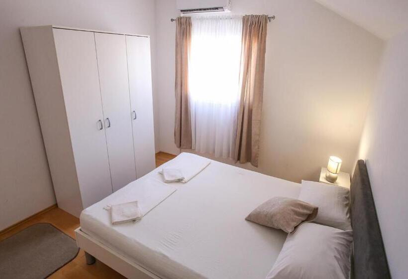 اتاق خانوادگی, Guesthouse Aurora