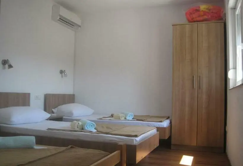 اتاق استاندارد سه نفره, Rooms Ivan Popić
