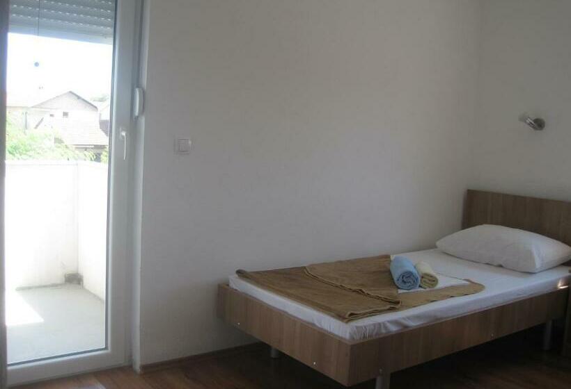 اتاق استاندارد سه نفره, Rooms Ivan Popić
