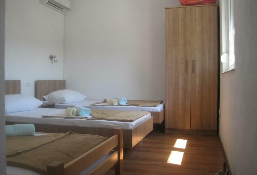 اتاق استاندارد سه نفره, Rooms Ivan Popić