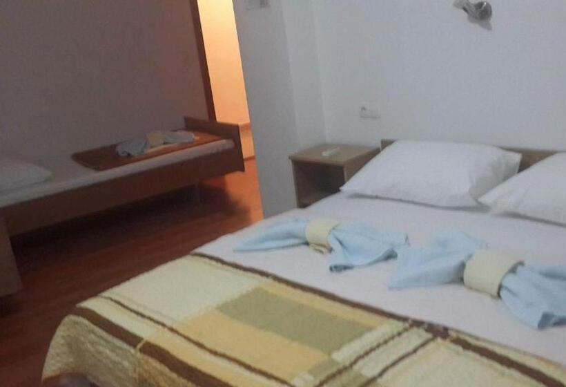 اتاق استاندارد چهارنفره با بالکن, Rooms Ivan Popić