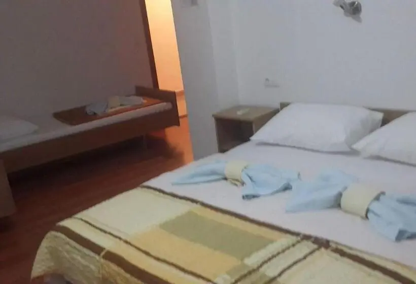 اتاق استاندارد چهارنفره با بالکن, Rooms Ivan Popić