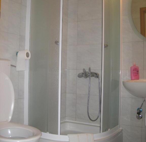 اتاق استاندارد چهارنفره با بالکن, Rooms Ivan Popić