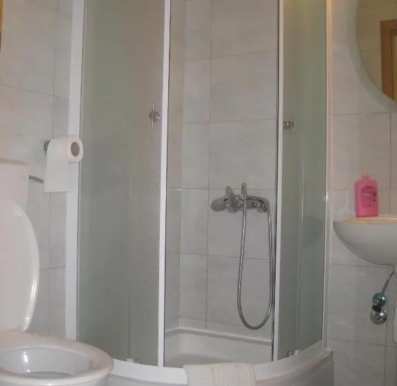 اتاق استاندارد چهارنفره با بالکن, Rooms Ivan Popić
