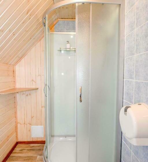 اتاق استاندارد سه نفره, Dalija