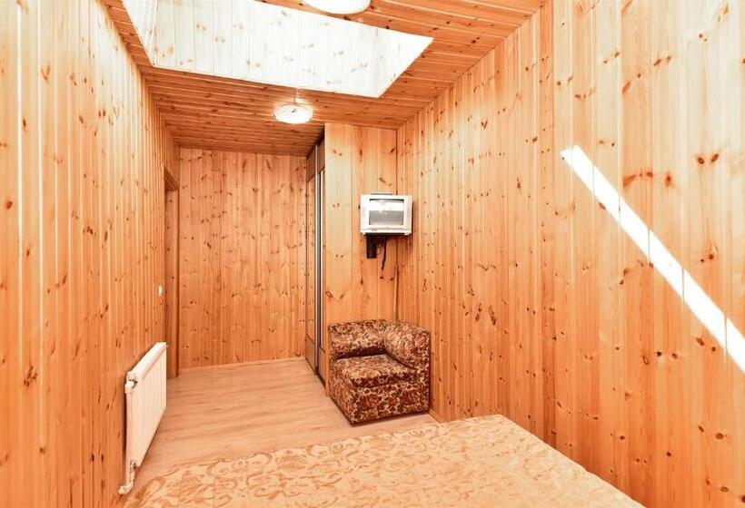 اتاق استاندارد سه نفره, Dalija