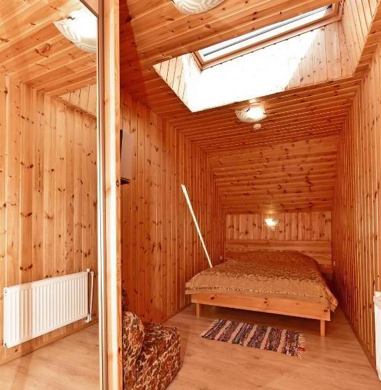 اتاق استاندارد سه نفره, Dalija