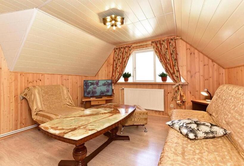 اتاق استاندارد سه نفره, Dalija