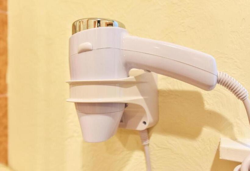 اتاق استاندارد سه نفره, Dalija