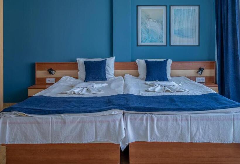 ファミリールーム, Queen Nelly