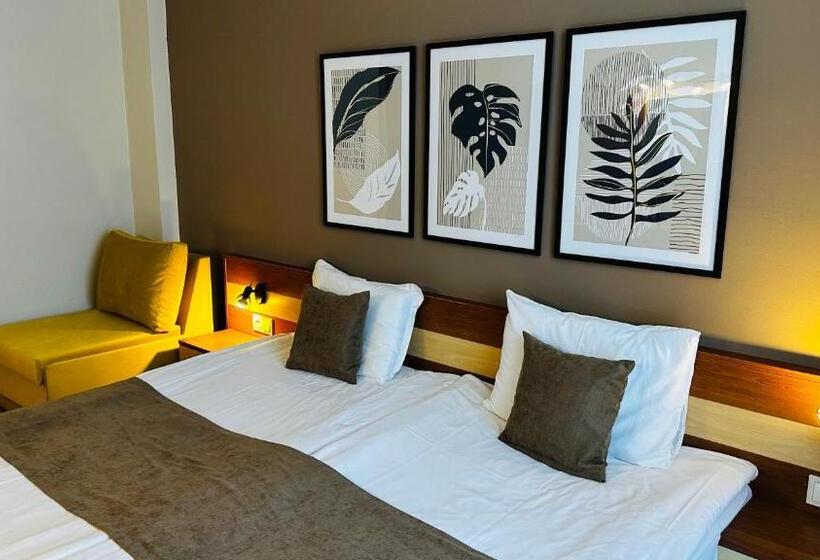 スタンダードルーム, Queen Nelly