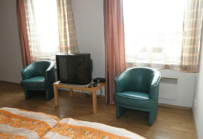 스탠다드 스튜디오, Ehila