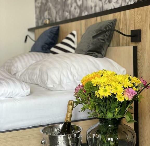 スタンダードルーム, Restaurant & Pension U Hradu