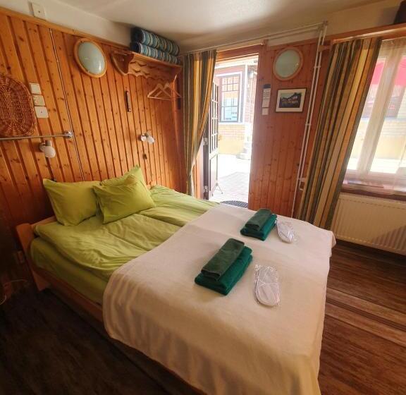 اتاق اکونومی, Villa Leonardo