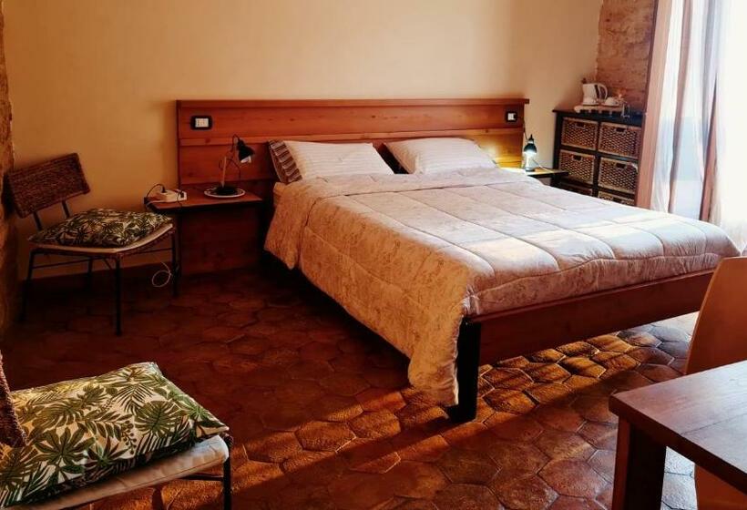 اتاق استاندارد سه تخته با بالکن, Aljama Downtown B&b