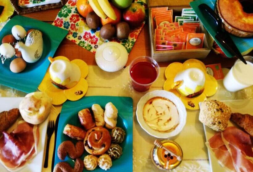 اتاق استاندارد سه تخته با بالکن, Aljama Downtown B&b