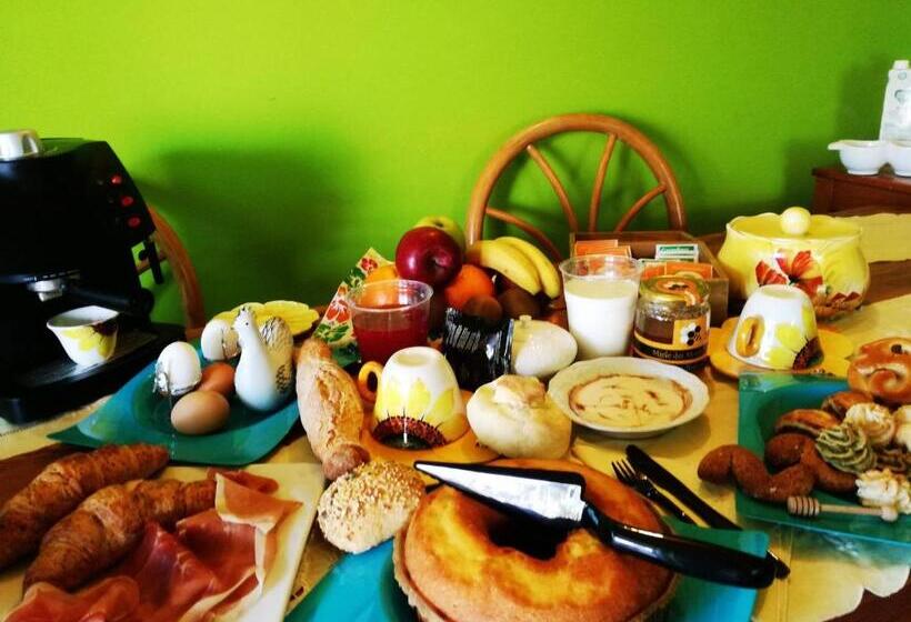 اتاق استاندارد سه تخته با بالکن, Aljama Downtown B&b