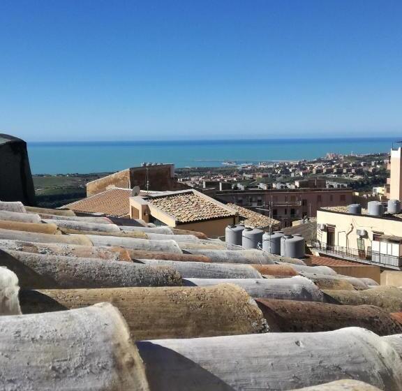 اتاق استاندارد سه تخته با بالکن, Aljama   Downtown B&b