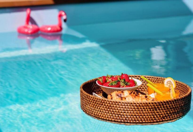 Номер Стандарт с Террасой, Evala Luxury Rooms With Pool And Garden