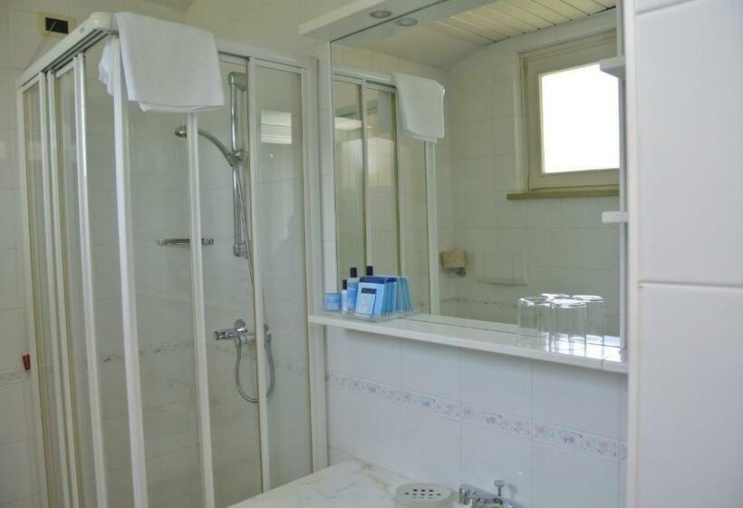 Superior room with lake view, Garden