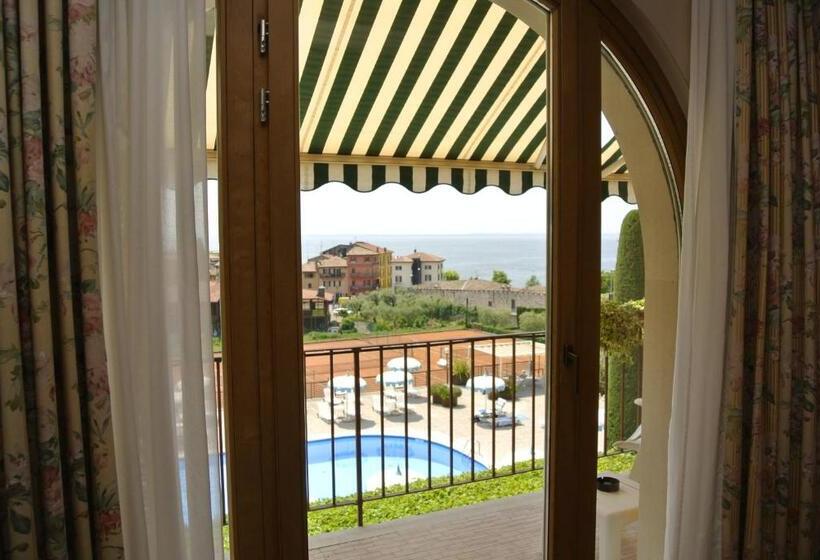 Superior room with lake view, Garden