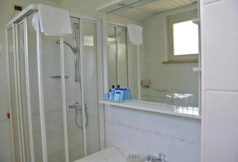 이코노미 룸, Garden