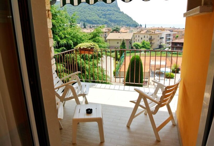 Superior room with lake view, Garden